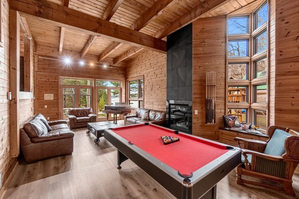 Photo of Livingroom in Bracebridge