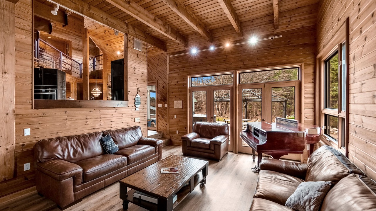 Photo of Livingroom in Bracebridge