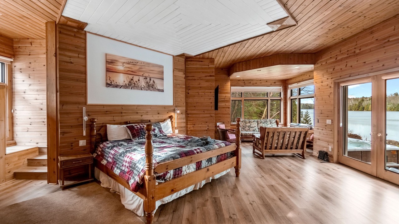 Photo of Bedroom in Bracebridge