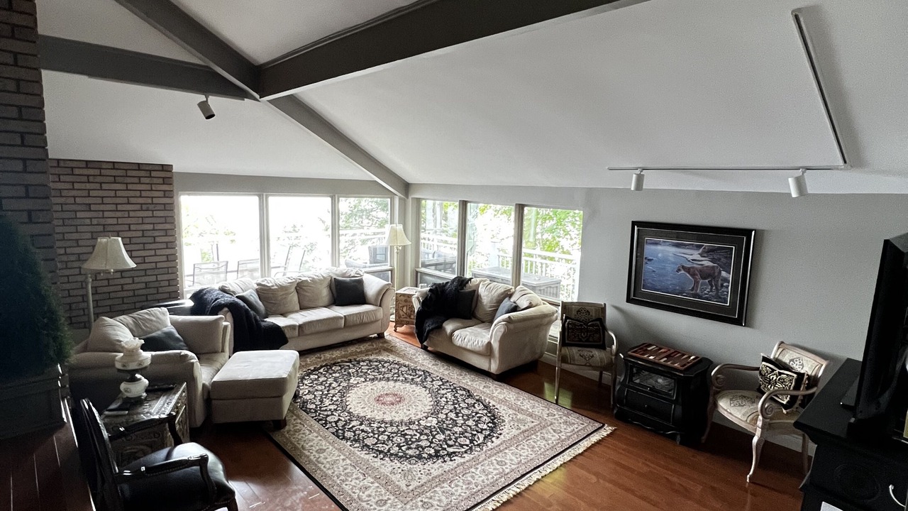 Photo of Livingroom in Gravenhurst