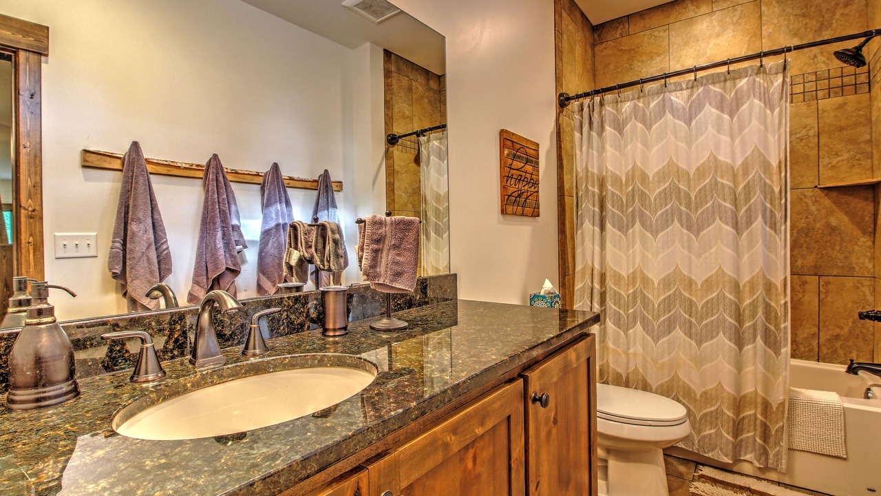 Photo of Bathroom in Lake Shore