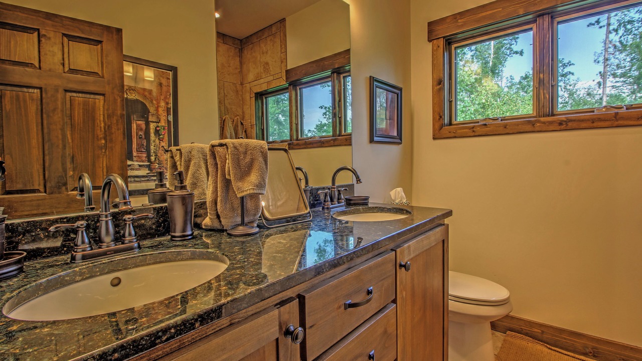 Photo of Bathroom in Lake Shore