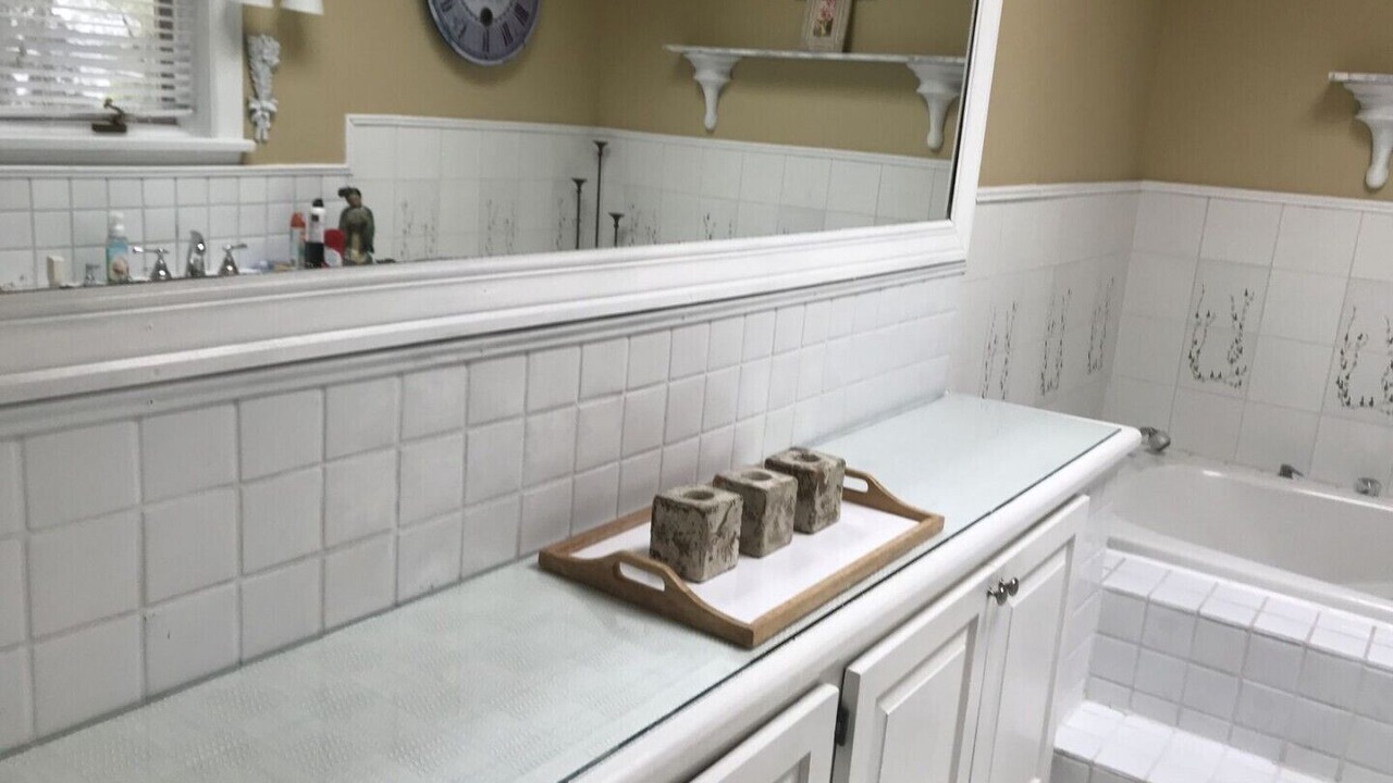 Photo of Bathroom in Isaacs Glen