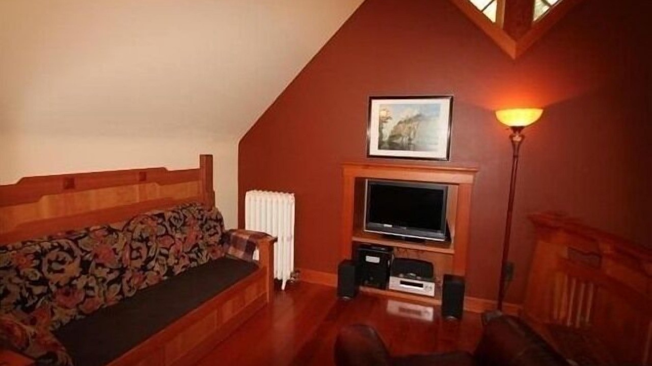 Photo of Livingroom in Kenwood