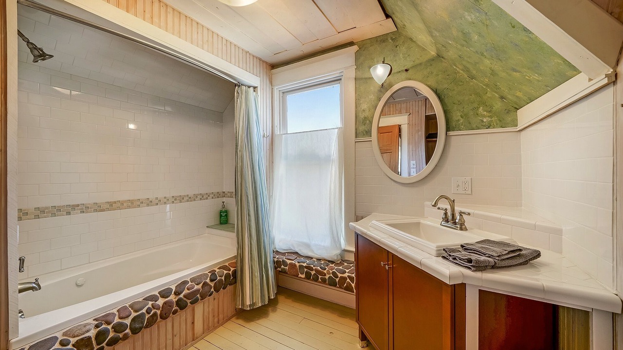 Photo of Bathroom in Park Point