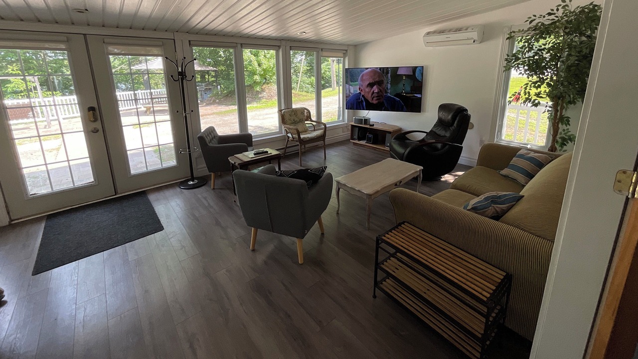Photo of Livingroom in Leeds and the Thousand Islands