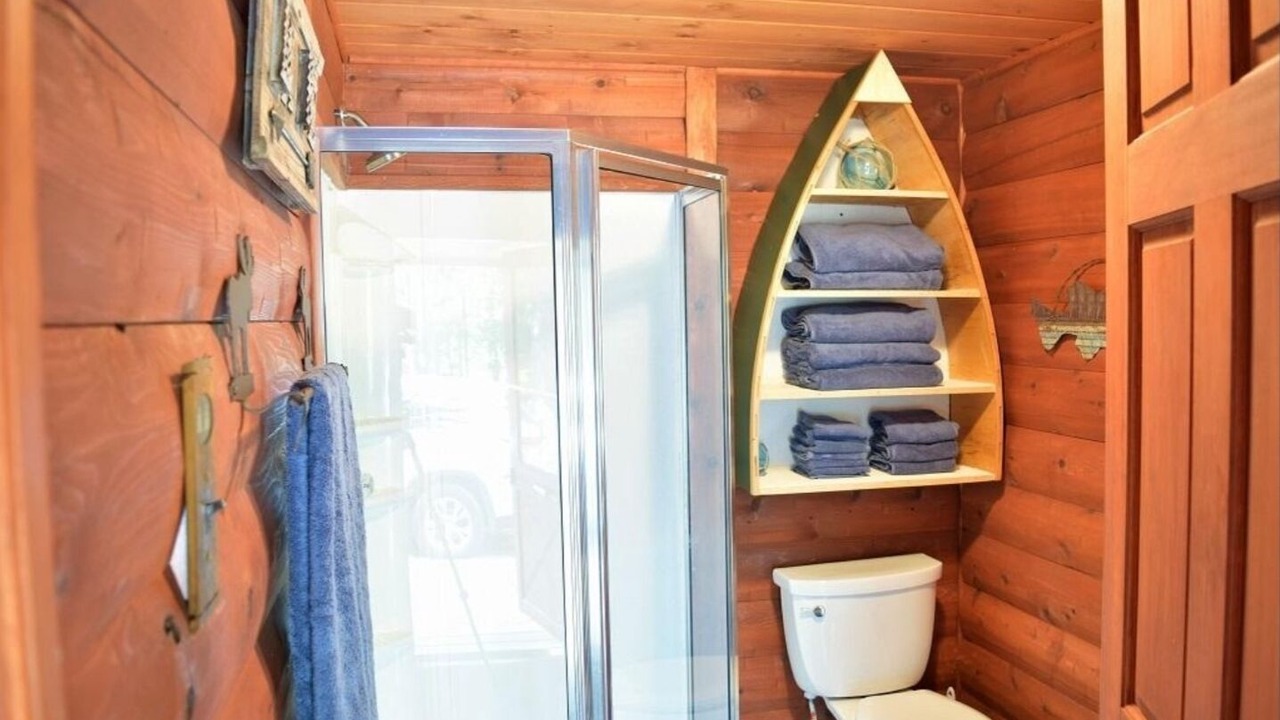 Photo of Bathroom in Longville