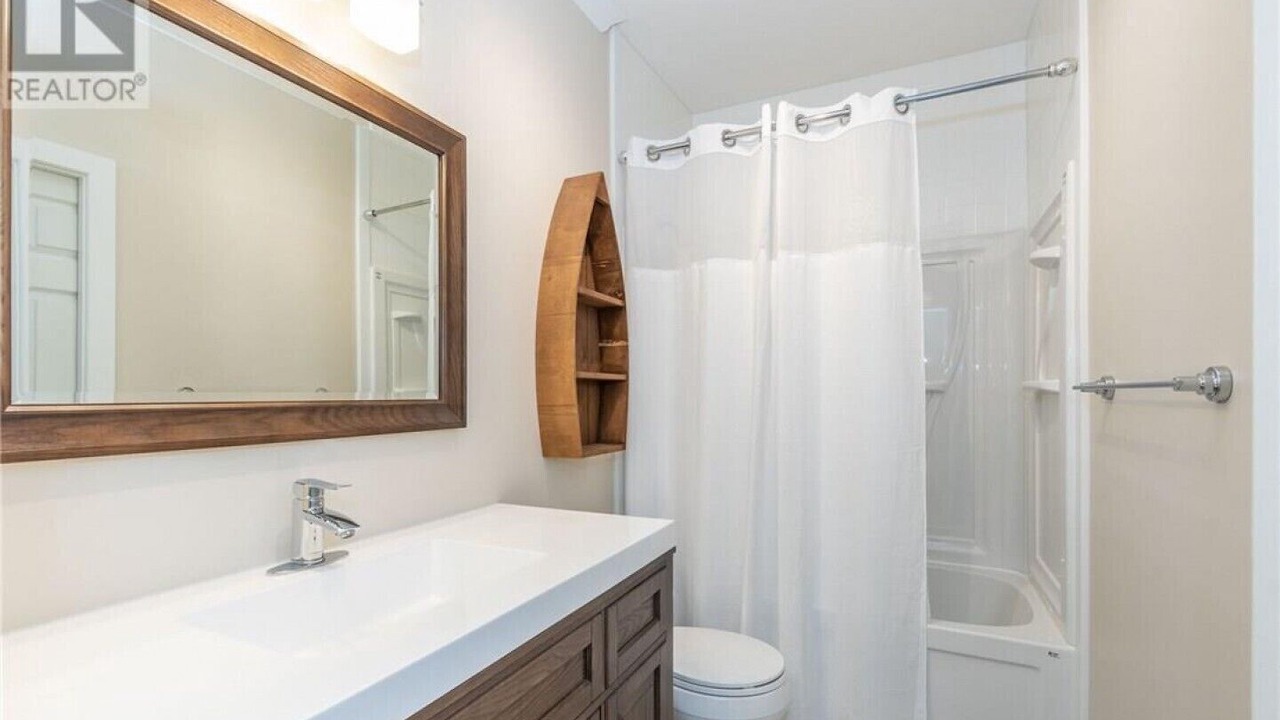 Photo of Bathroom in Gravenhurst