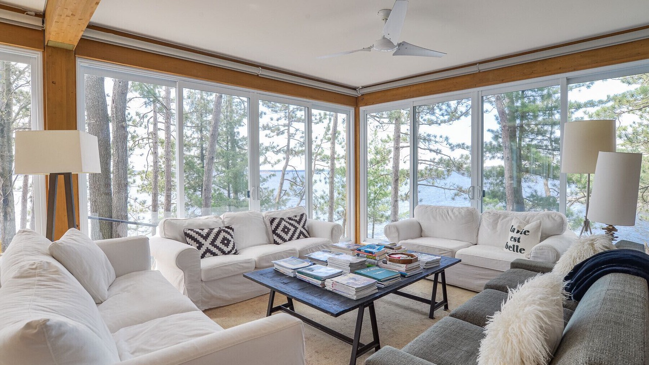 Photo of Livingroom in Bracebridge