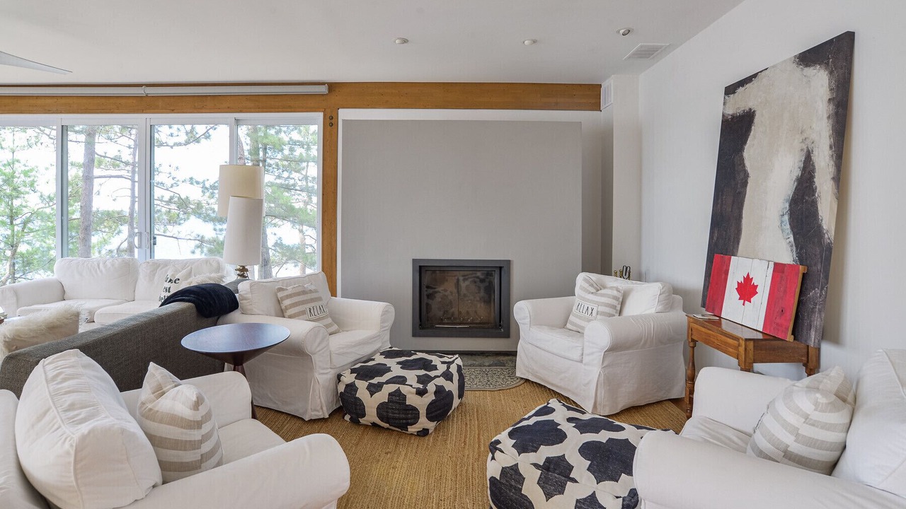 Photo of Livingroom in Bracebridge