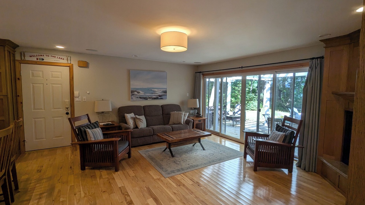 Photo of Livingroom in Grand Bend