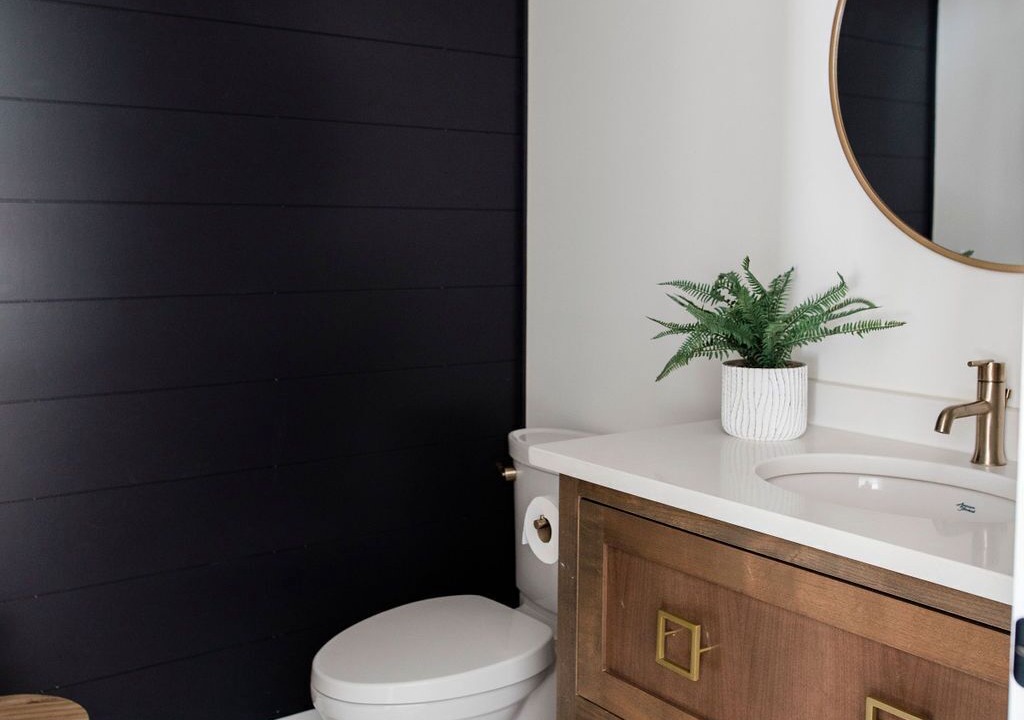 Photo of Bathroom in Lake Shore