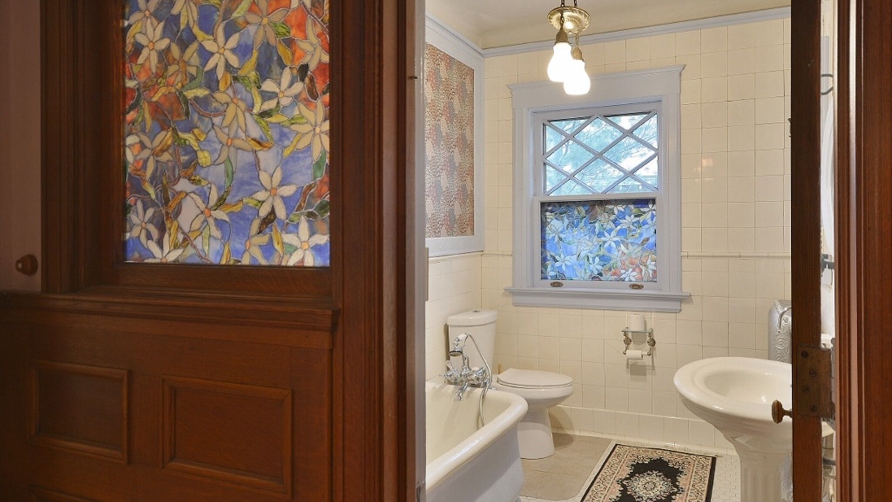 Photo of Bathroom in Endion