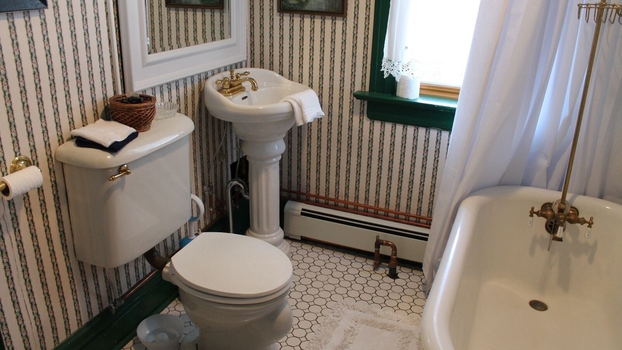 Photo of Bathroom in Endion