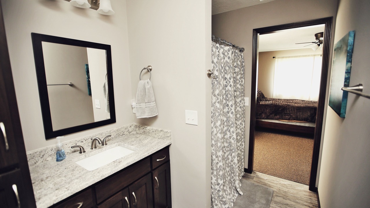 Photo of Bathroom in Maple Lake