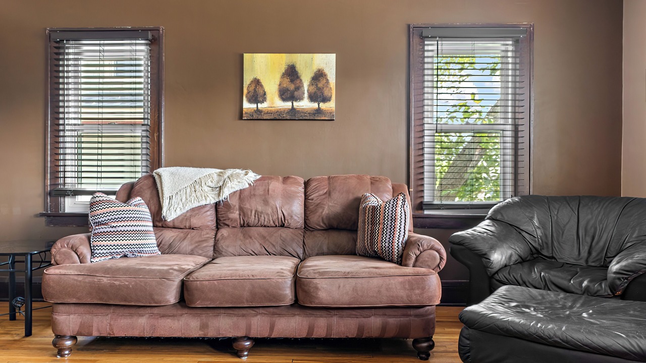 Photo of Livingroom in Summit - University