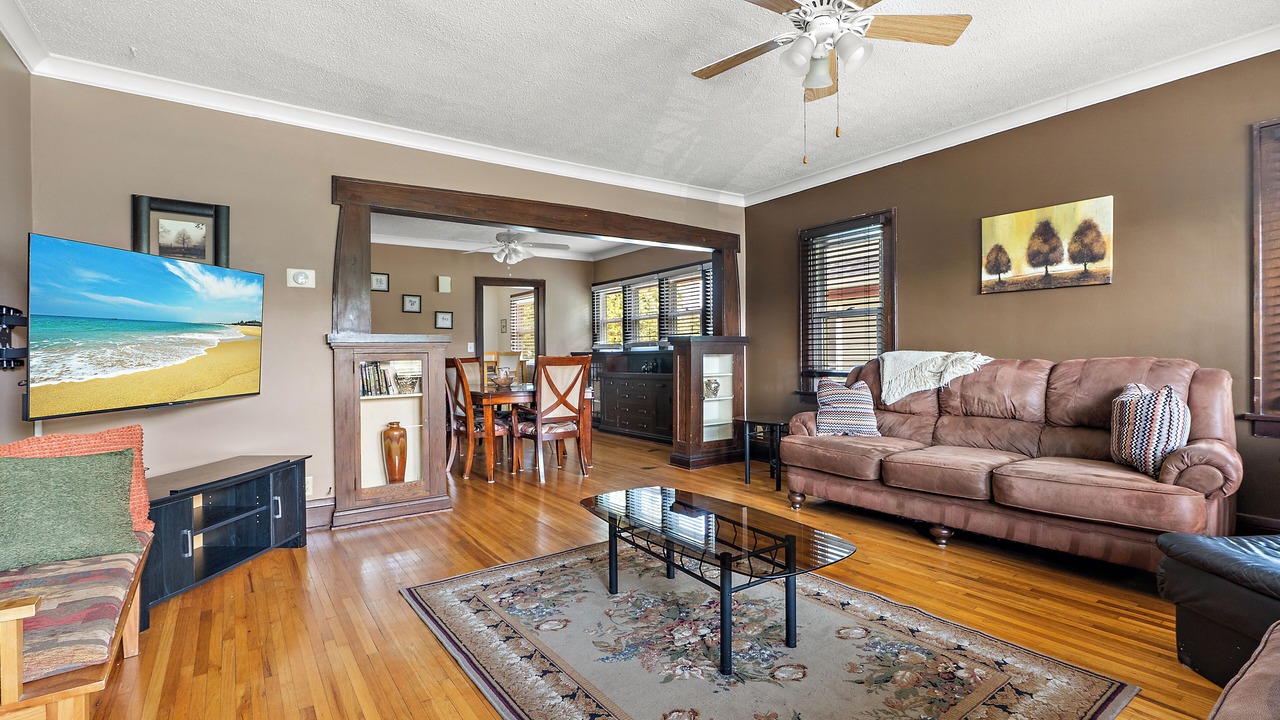 Photo of Livingroom in Summit - University