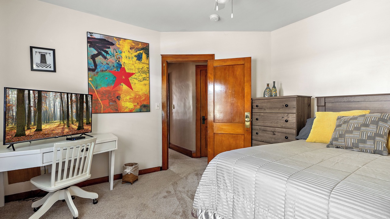 Photo of Bedroom in Summit - University