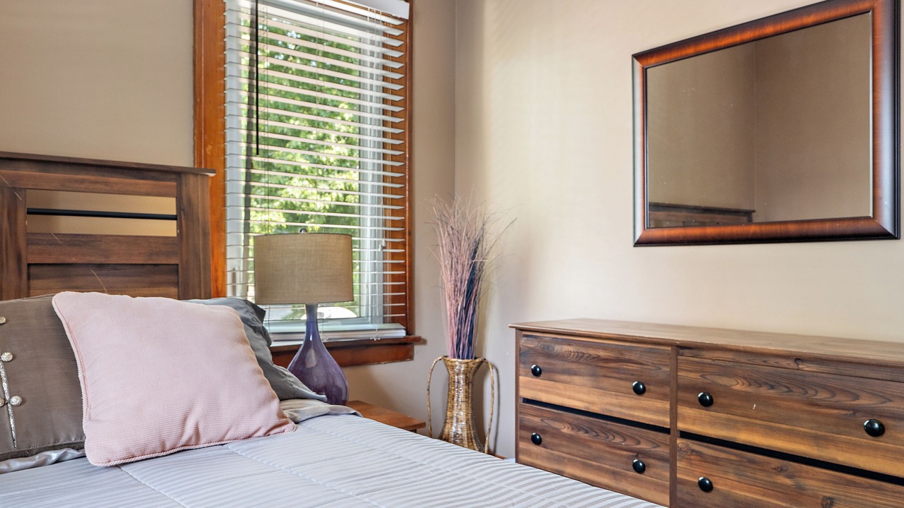 Photo of Bedroom in Summit - University