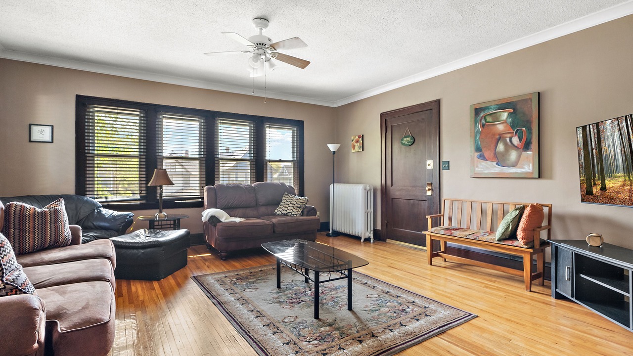 Photo of Livingroom in Summit - University