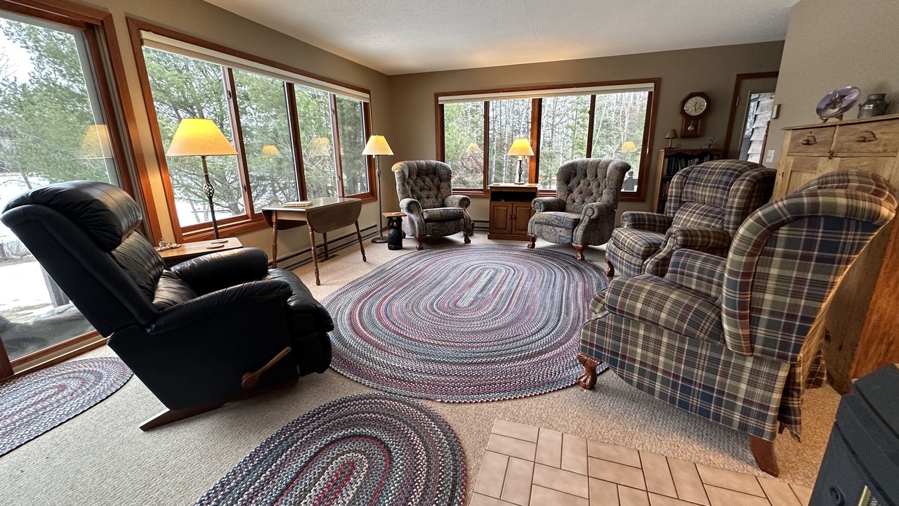 Photo of Livingroom in Crane Lake