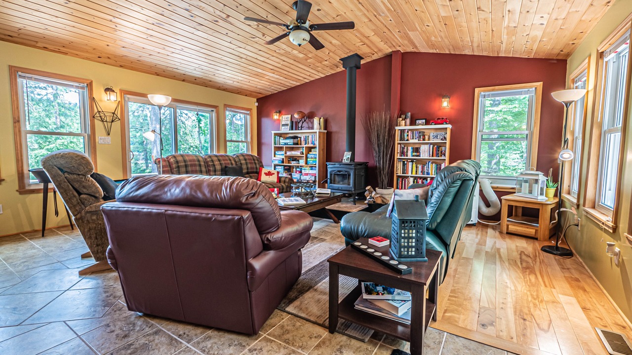 Photo of Livingroom in Bancroft