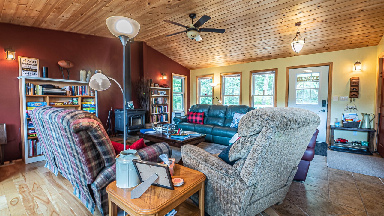 Photo of Livingroom in Bancroft