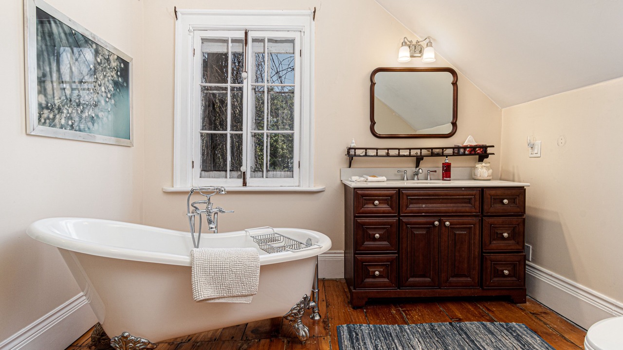 Photo of Bathroom in Delta