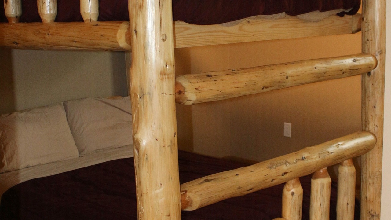 Photo of Bedroom in Side Lake