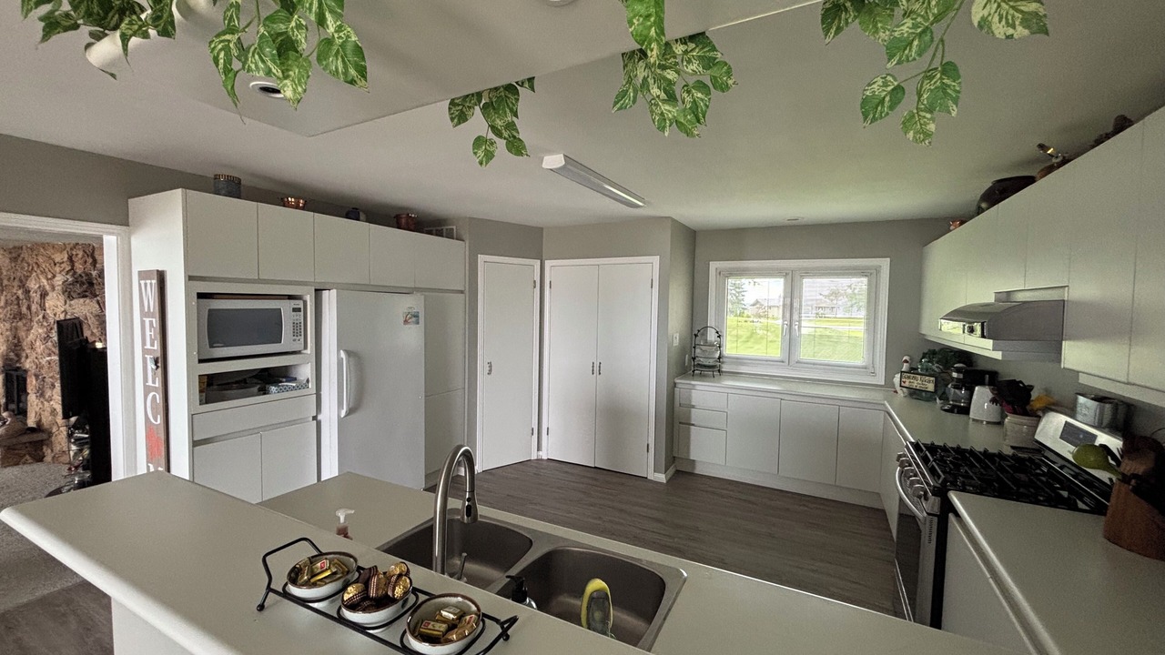 Photo of Kitchen in Duclos Point