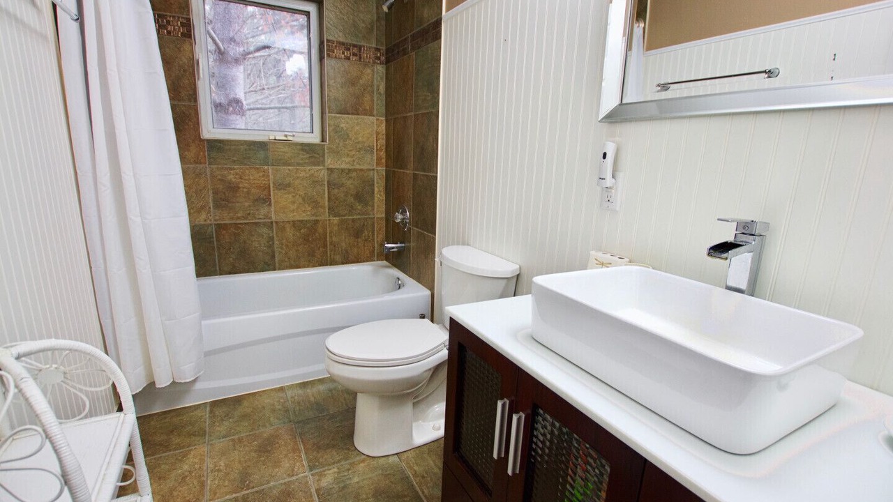 Photo of Bathroom in Arden