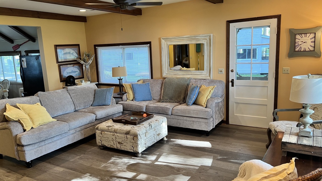 Photo of Livingroom in Waverly Beach