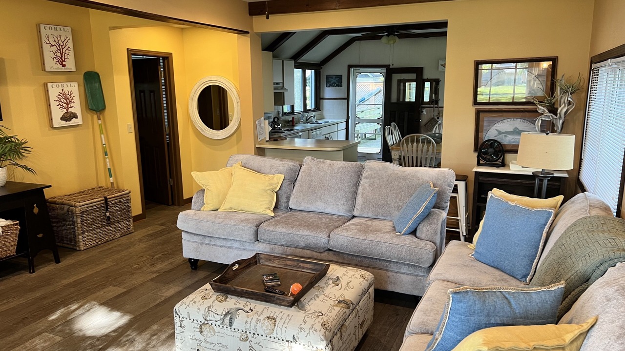 Photo of Livingroom in Waverly Beach
