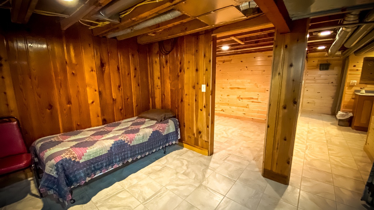 Photo of Bedroom in Crane Lake