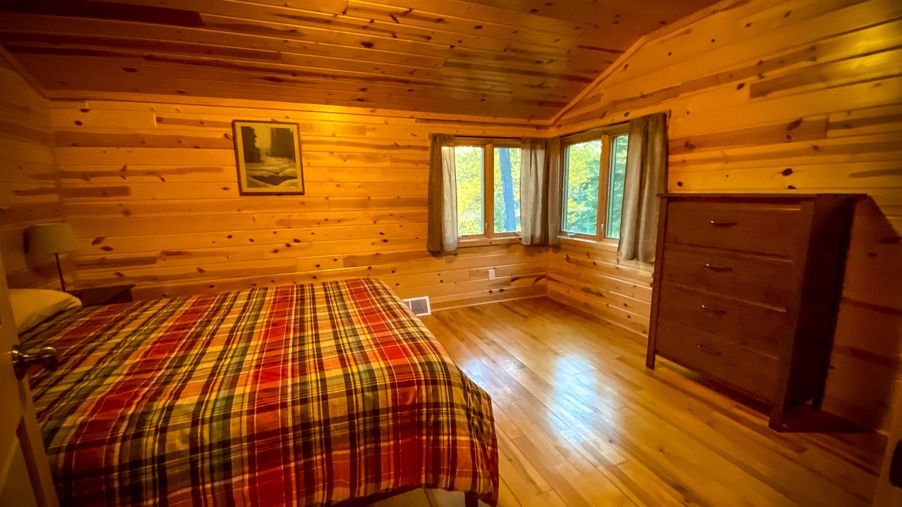 Photo of Bedroom in Crane Lake