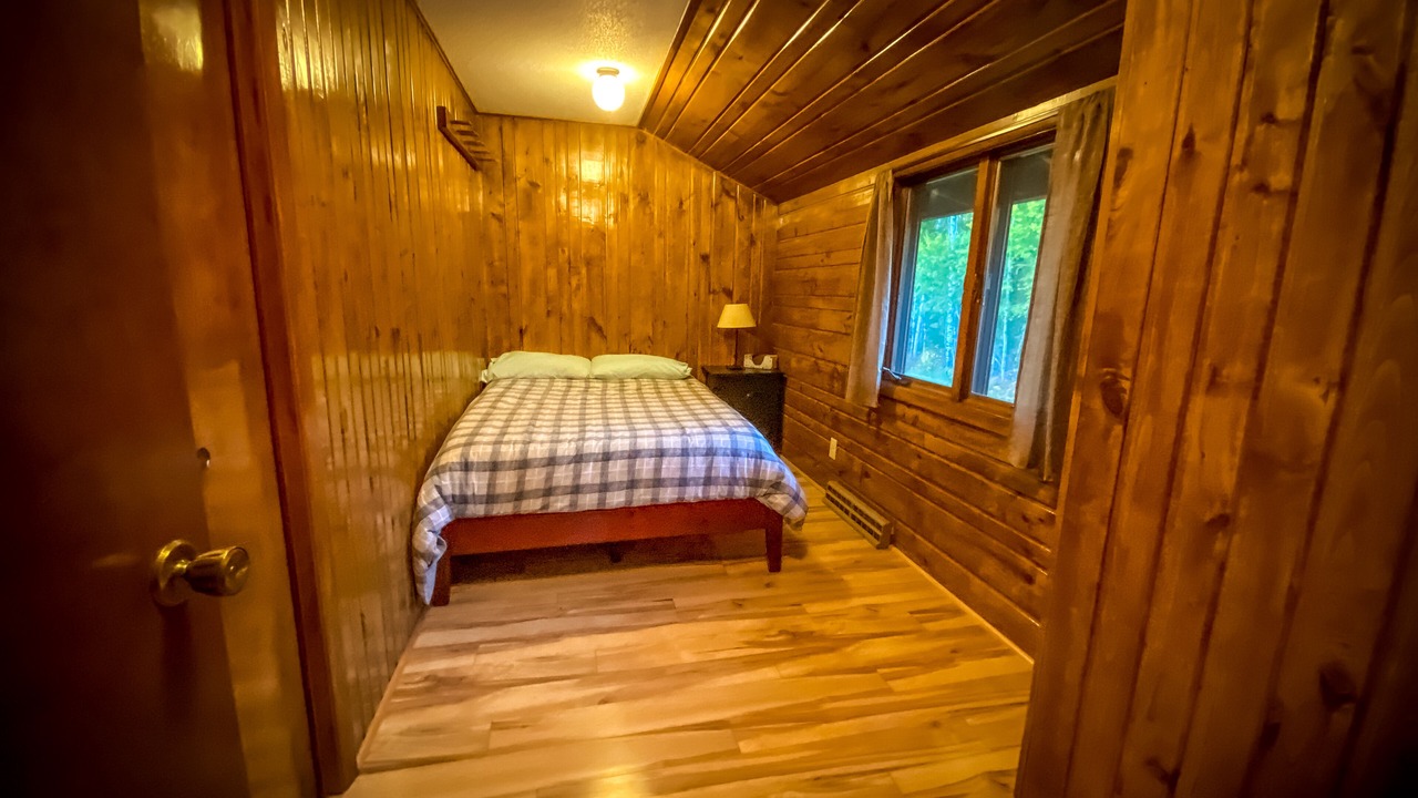 Photo of Bedroom in Crane Lake