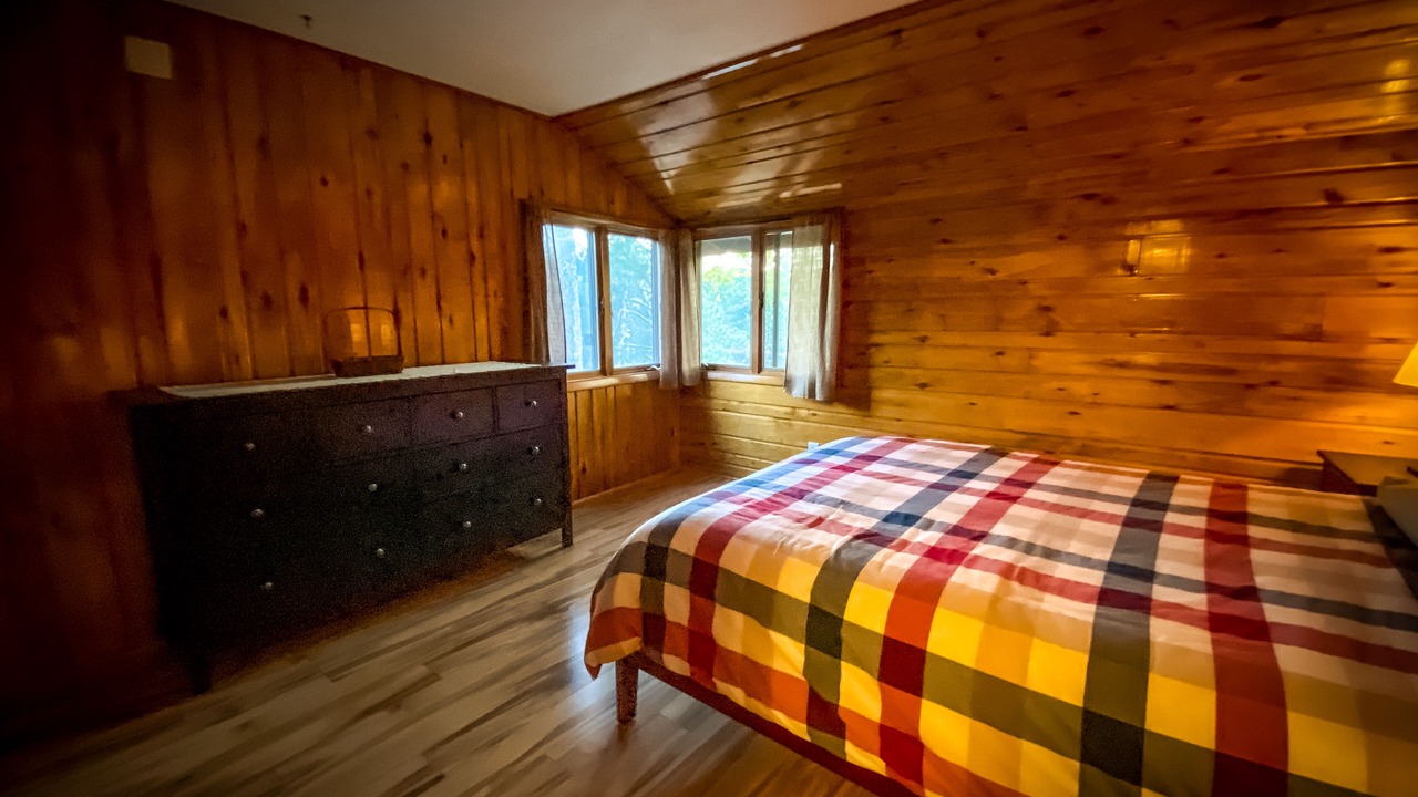 Photo of Bedroom in Crane Lake