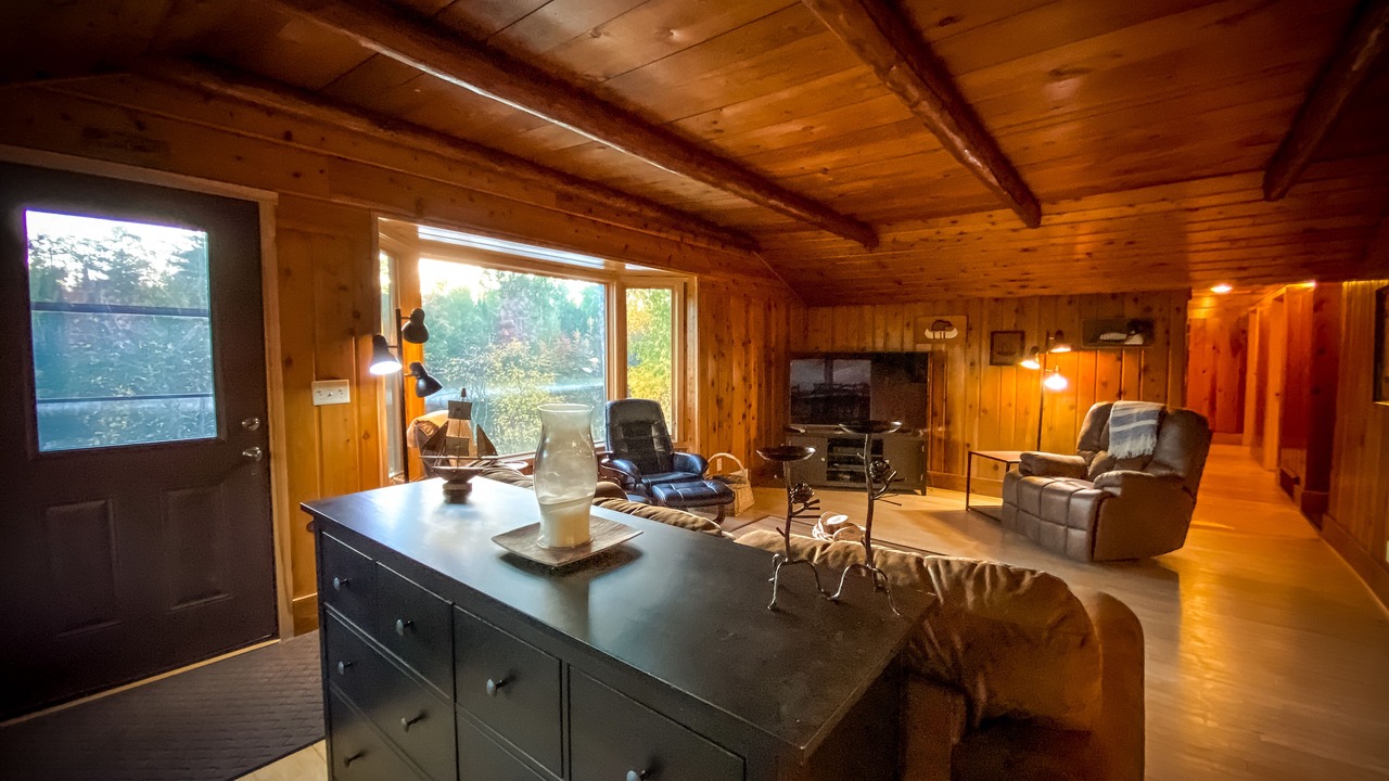 Photo of Livingroom in Crane Lake