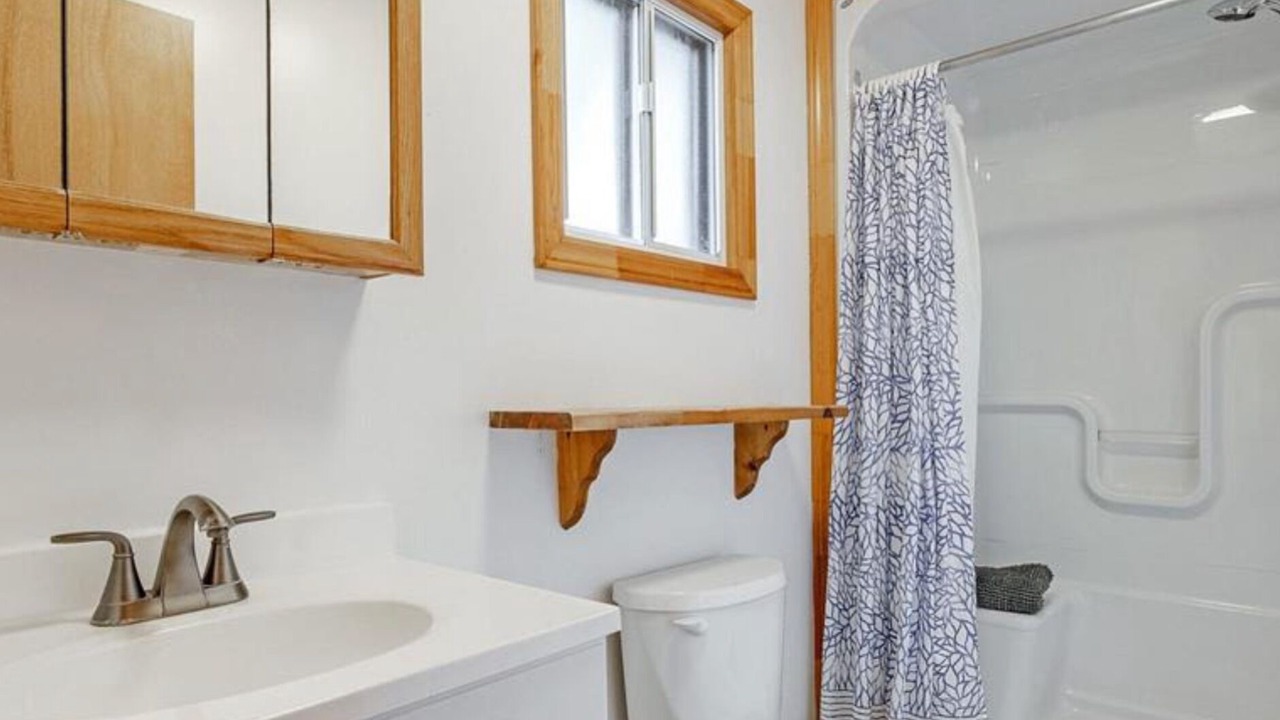 Photo of Bathroom in Harwood