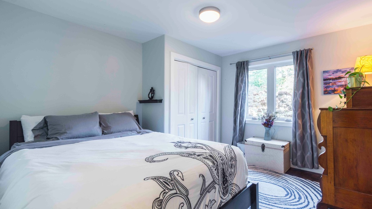 Photo of Bedroom in Ameliasburgh
