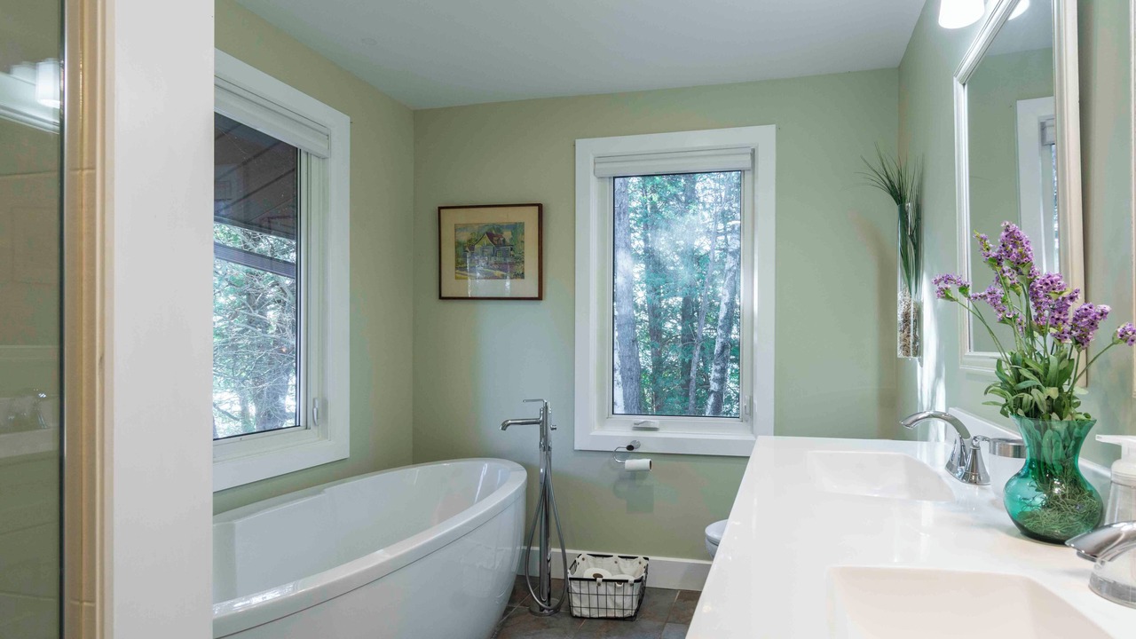 Photo of Bathroom in Ameliasburgh