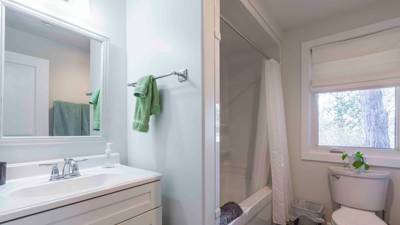 Photo of Bathroom in Ameliasburgh