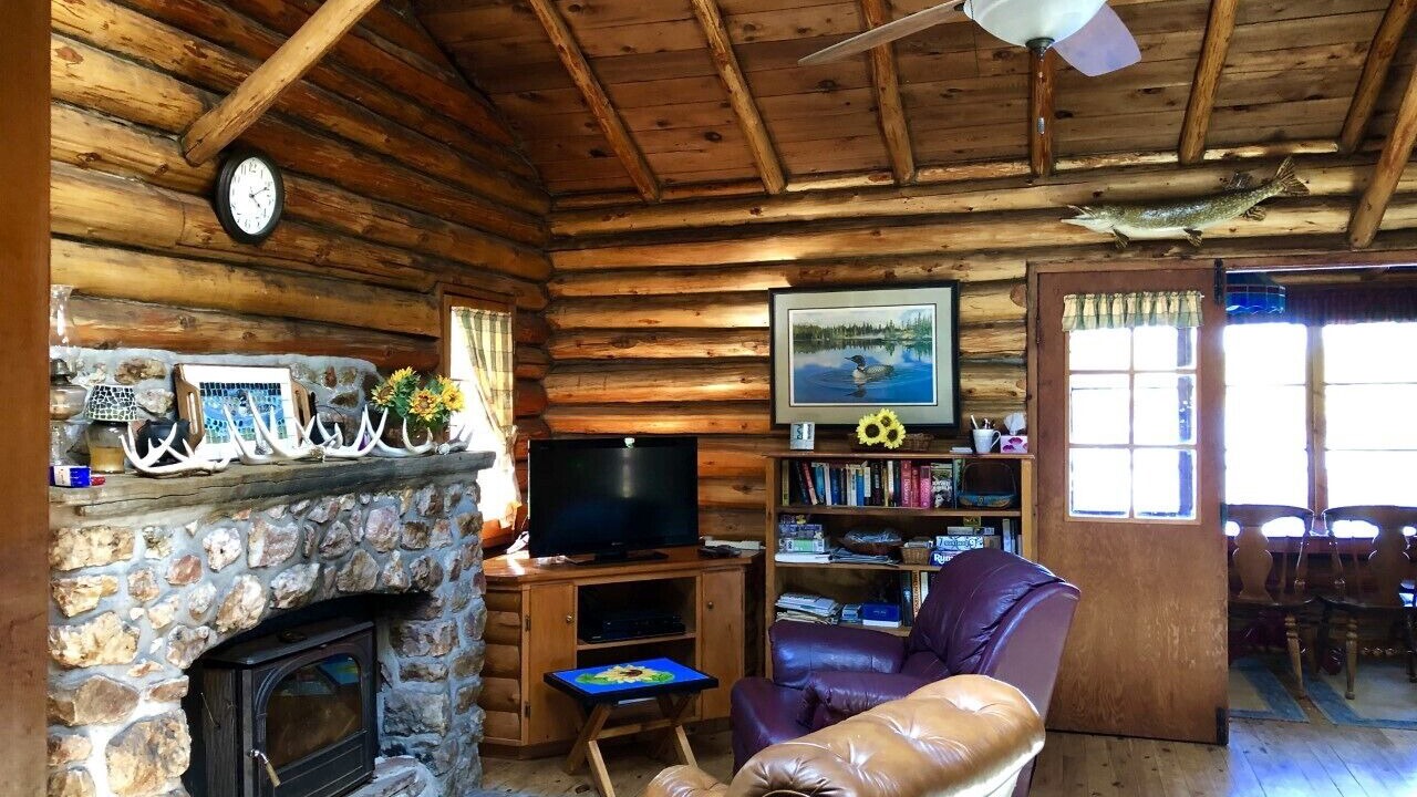Photo of Livingroom in Manitoulin District