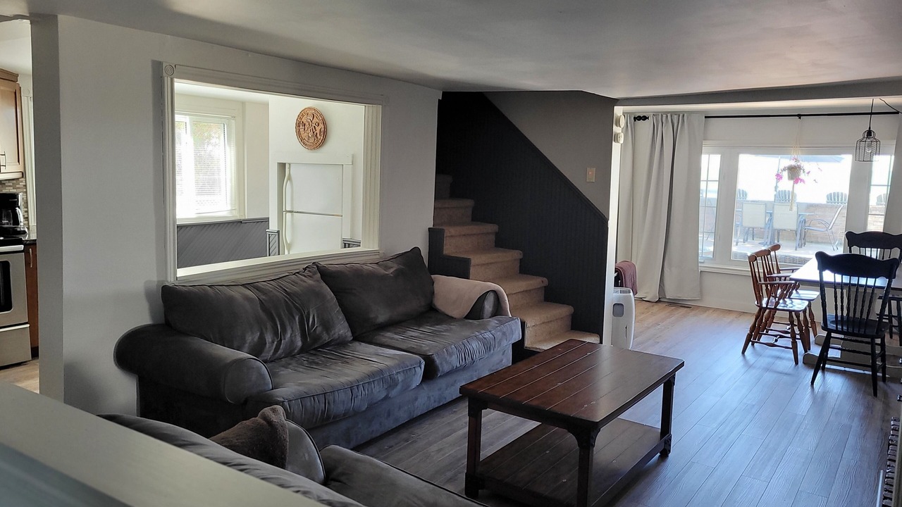 Photo of Livingroom in Town of Essex