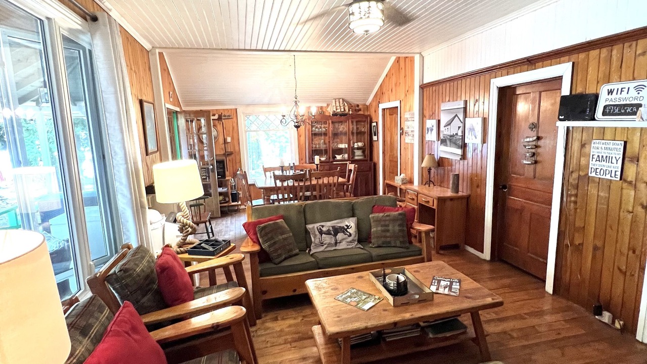 Photo of Livingroom in Muskoka Lakes