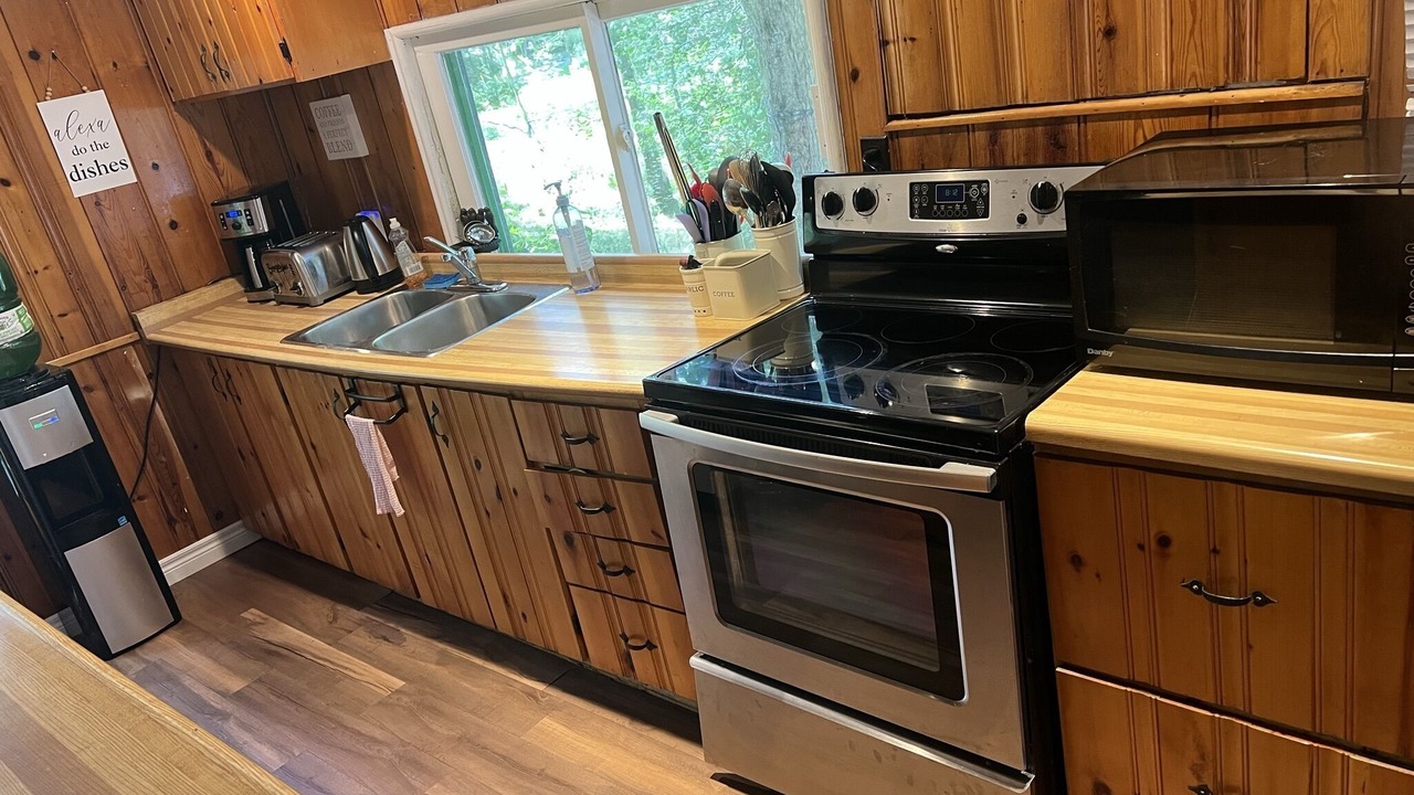 Photo of Kitchen in Muskoka Lakes