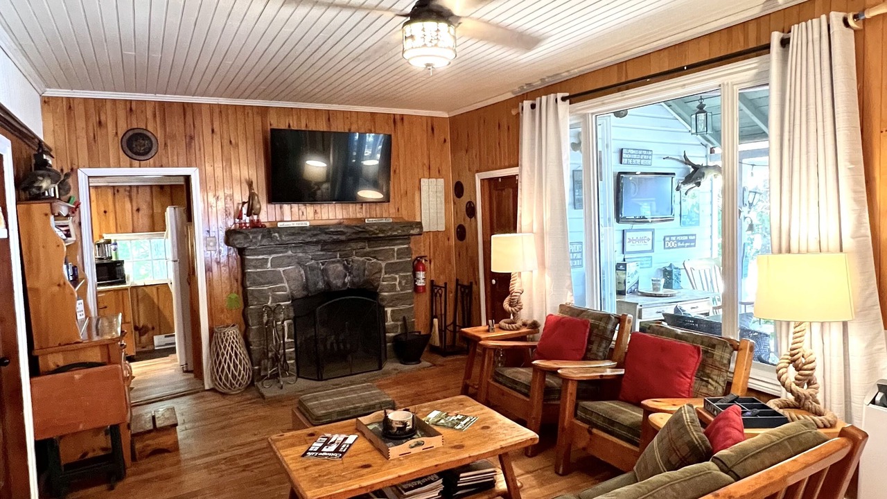 Photo of Livingroom in Muskoka Lakes