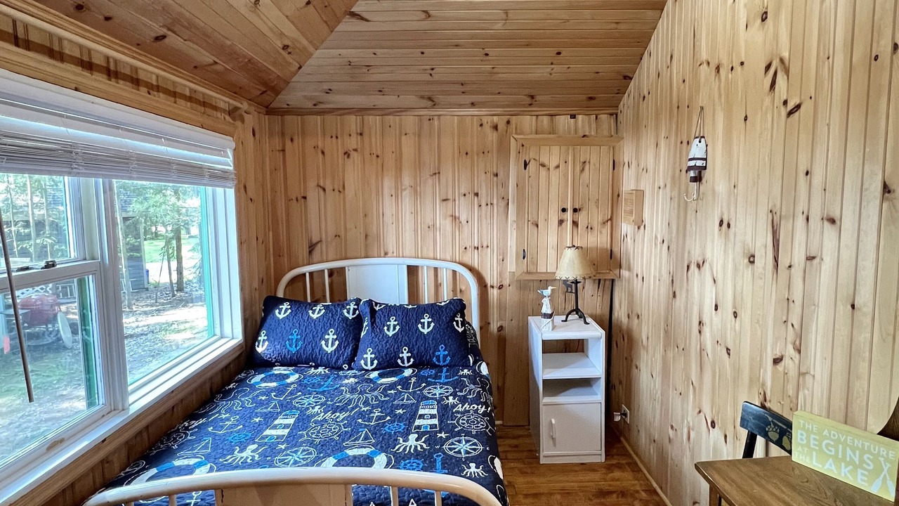 Photo of Bedroom in Muskoka Lakes