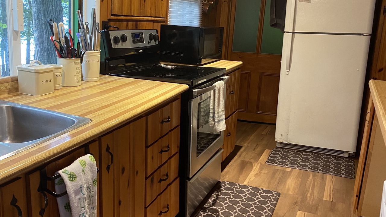 Photo of Kitchen in Muskoka Lakes