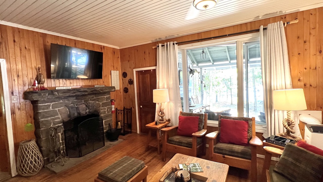Photo of Livingroom in Muskoka Lakes